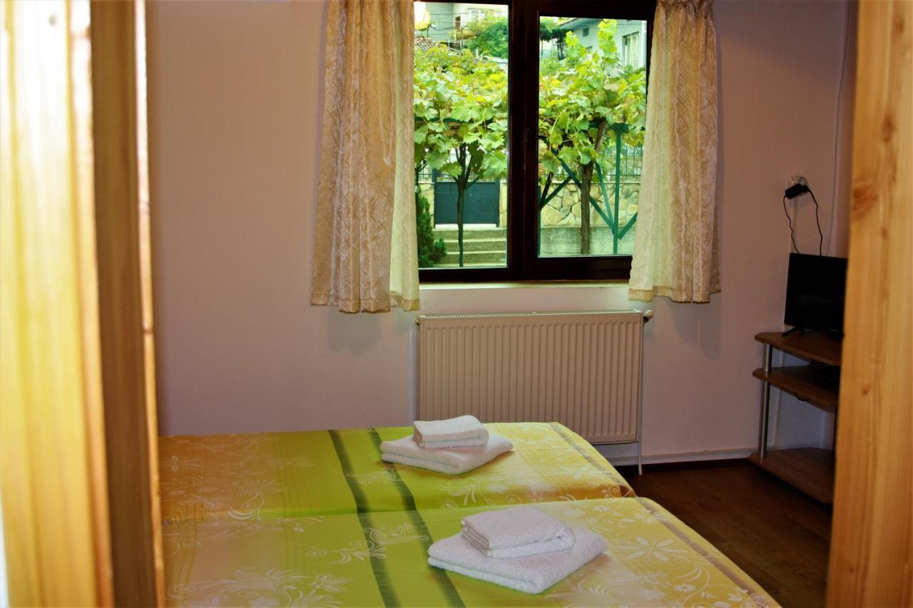 Къща Речен Шепот Hotel Kalofer Exterior photo
