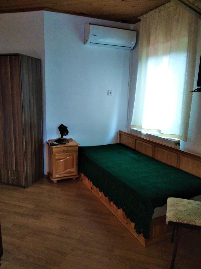 Къща Речен Шепот Hotel Kalofer Exterior photo